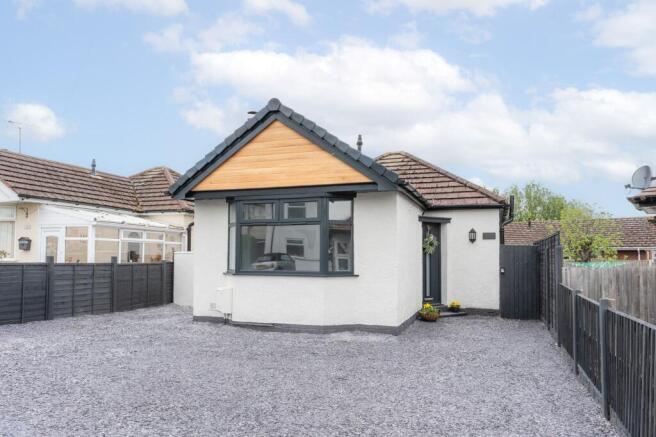 2 bed property, in Fairview Crescent, £180,000