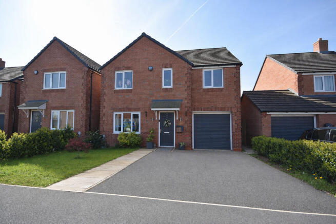 4 bed property, in Argus Gardens, £275,000