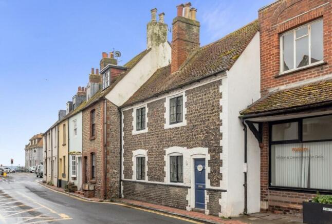 3 bed property, in High Street, £400,000
