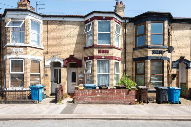 3 bed property, in East Park Avenue, £128,000