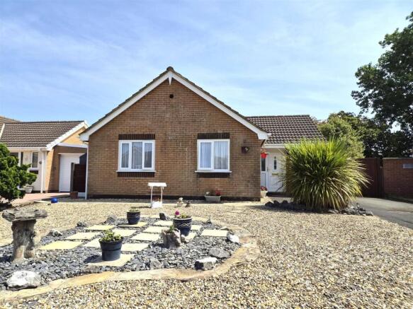 2 bed property, in Jellicoe Close, £339,000