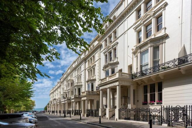 2 bed property, in Palmeira Square, £625,000