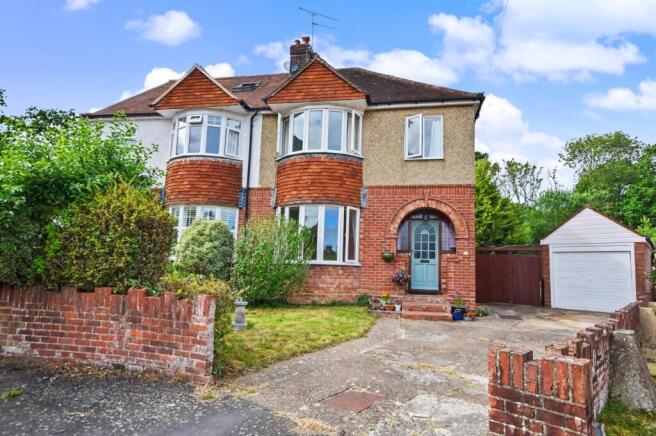 3 bed property, in Woodlands Avenue, £575,000