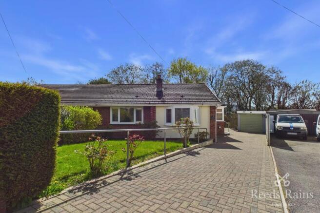 2 bed property, in Horning Crescent, £185,000