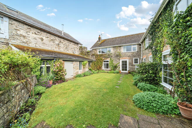 5 bed property, in Buckfast, £775,000