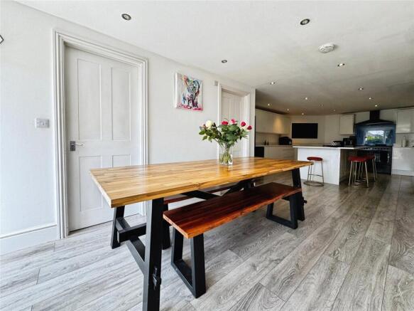 4 bed property, in Cambrian Road, £600,000