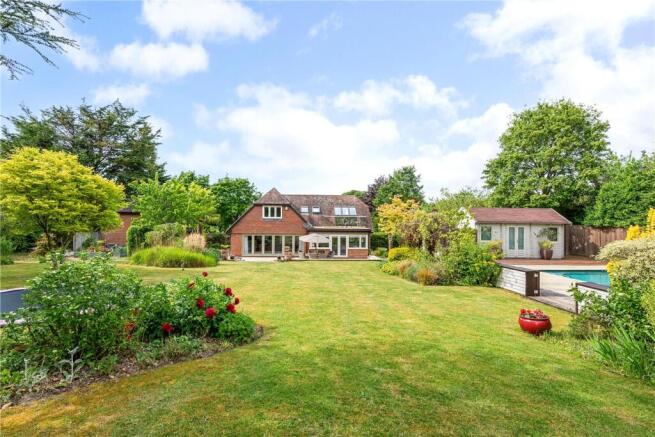 4 bed property, in South Drive, £1,800,000