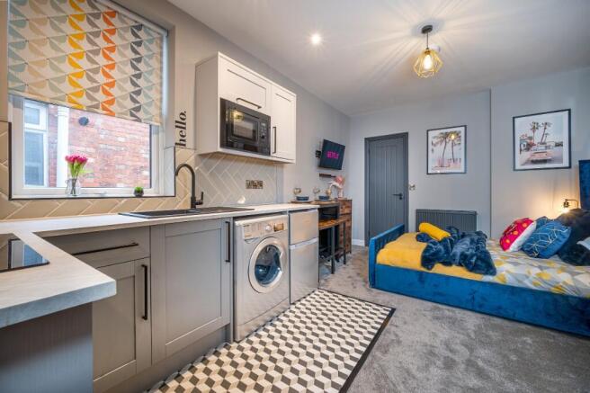 6 bed property, in Lansdown Road, £595,000