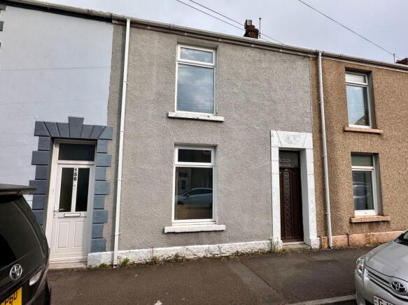 3 bed property, in Oxford Street, £80,000