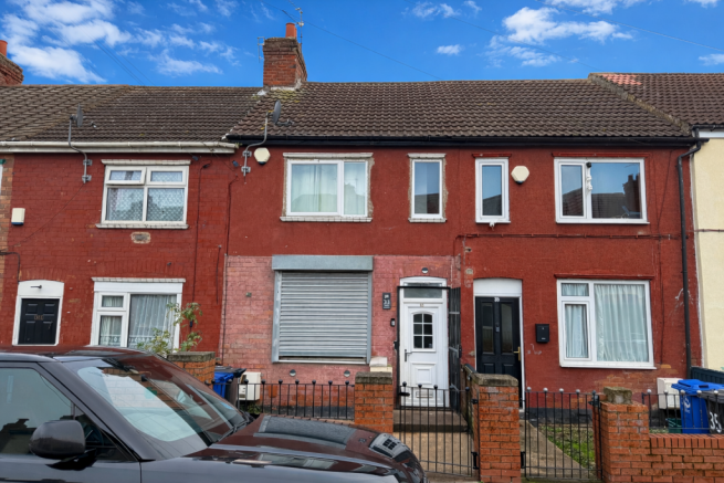 3 bed property, in 33 Princes Crescent, £40,000