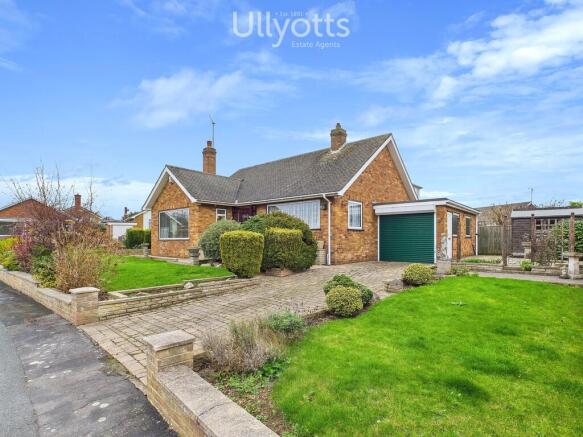 2 bed property, in Ryeland Avenue, £275,000