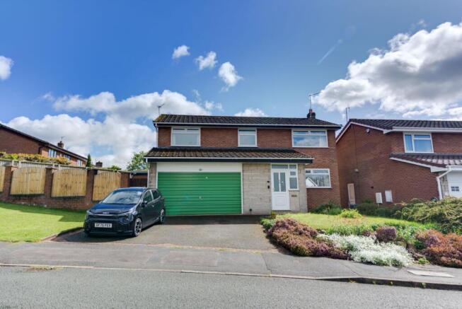 4 bed property, in Daisybank Drive, £465,000