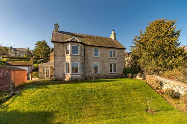 4 bed property, in Summerside, £480,000