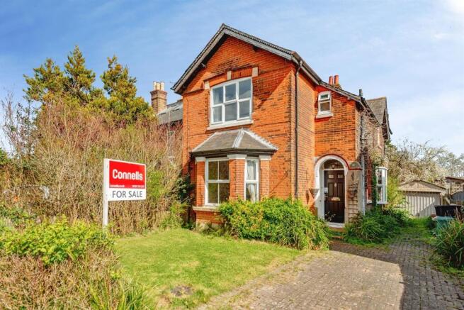 3 bed property, in Nutfield Road, £600,000