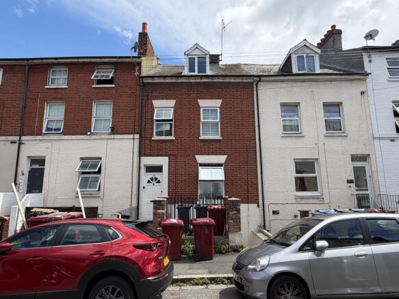 5 bed property, in 15 Zinzan Street, £420,000