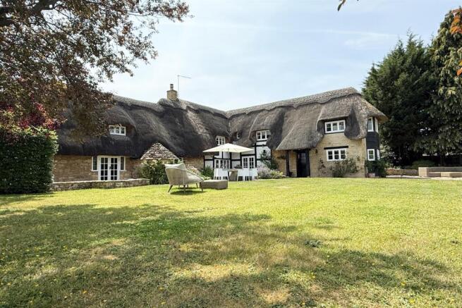4 bed property, in Gotherington, £795,000