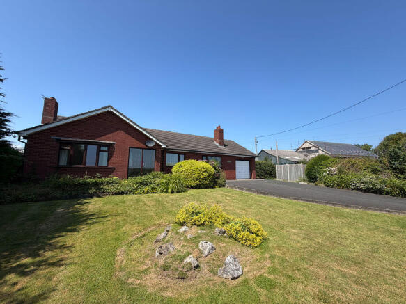 3 bed property, in Chestnut View, £330,000
