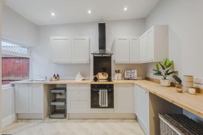 3 bed property, in Clifton Street, £275,000