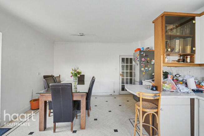 5 bed property, in Oakdale, £1,150,000