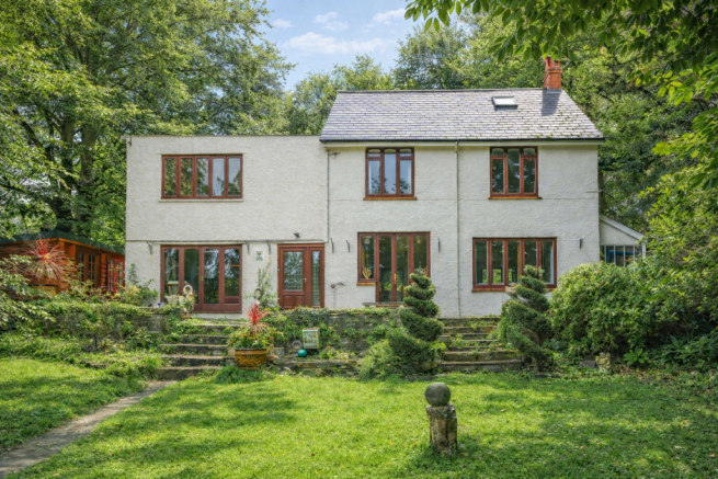 7 bed property, in The Roman Way, £750,000