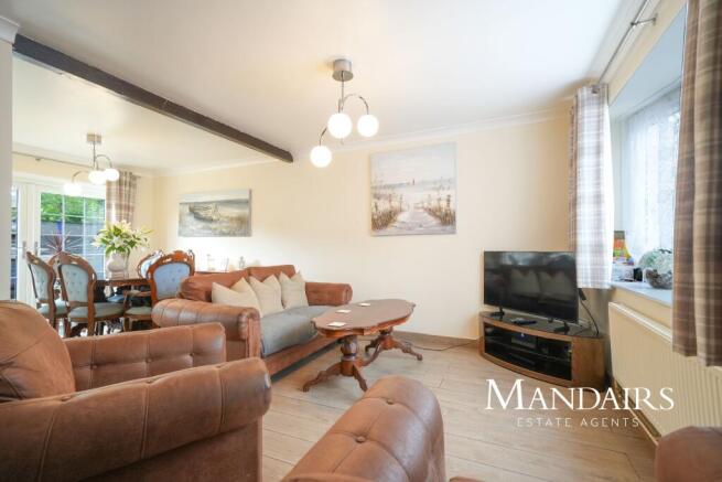 5 bed property, in Barry Walk, £380,000
