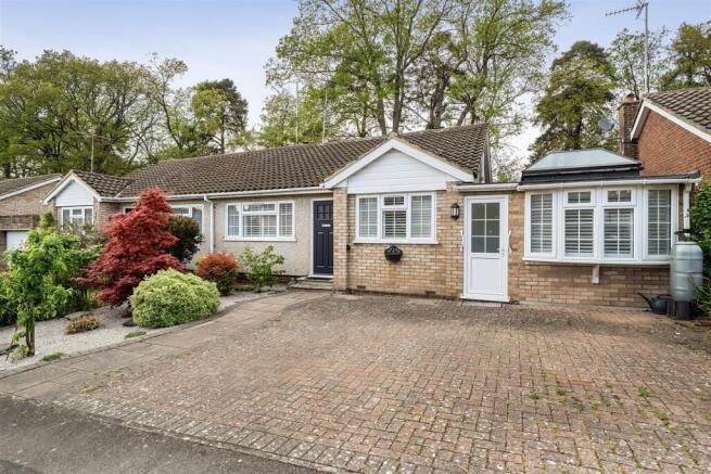 3 bed property, in Pensford Close, £500,000