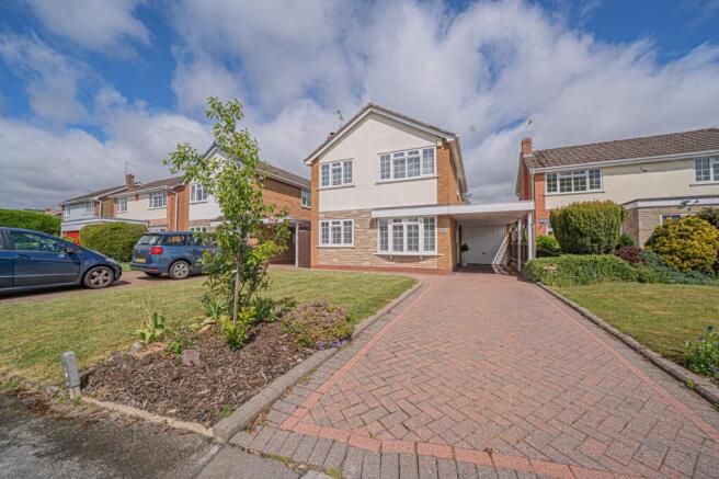 4 bed property, in Copt Heath Drive, £600,000