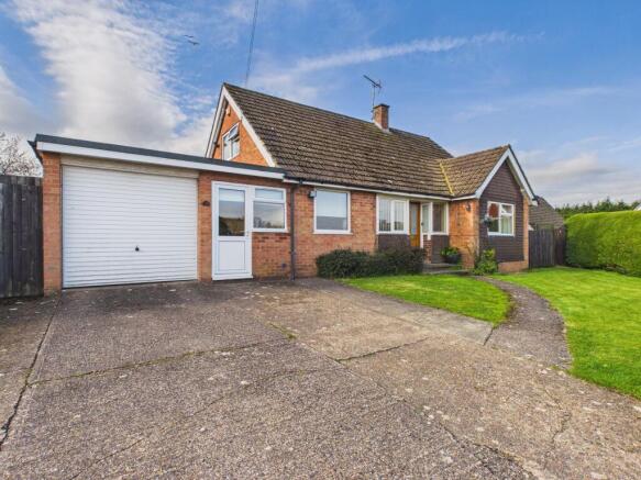 4 bed property, in Battingswood Gardens, £650,000