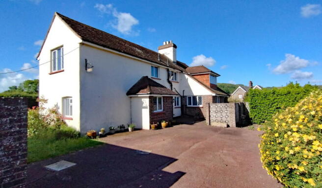 5 bed property, in Eastbourne Road, £635,000