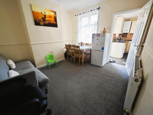 3 bed property, in Alcombe Road, £220,000