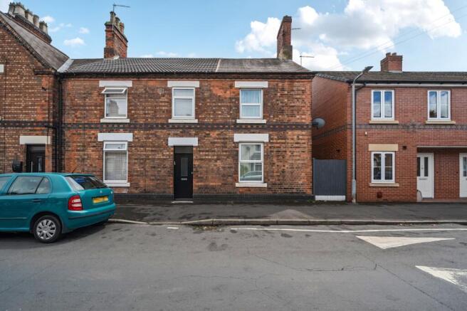 2 bed property, in Grange Street, £110,000