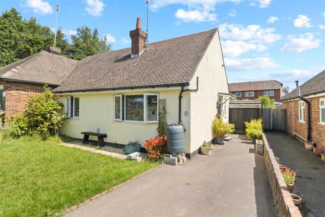 2 bed property, in Hawks Town Gardens, £325,000