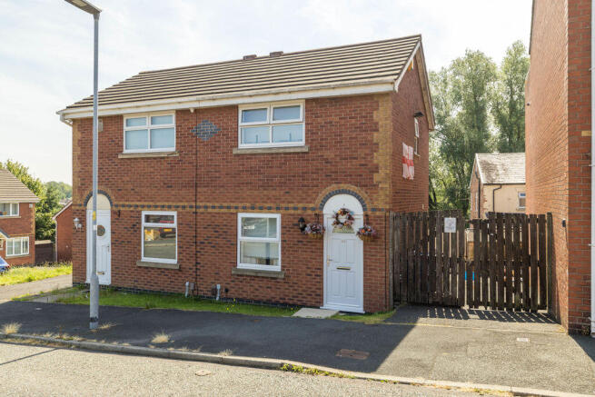2 bed property, in Leader Street, £155,000