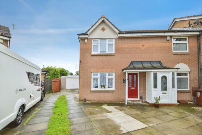 3 bed property, in Brecongill Close, £160,000