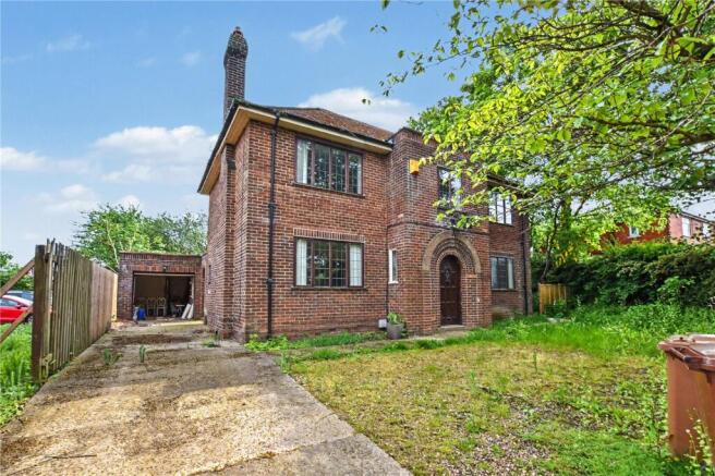 4 bed property, in Dewsbury Road, £240,000