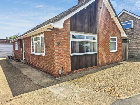 2 bed property, in Nene Close, £220,000