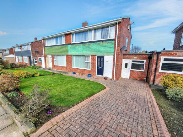 3 bed property, in Hillhead Parkway, £165,000