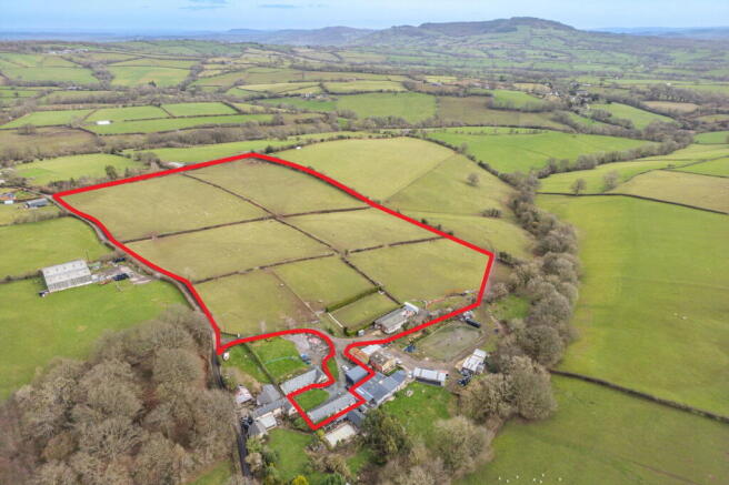 2 bed property, in Little Park Farm, £710,000
