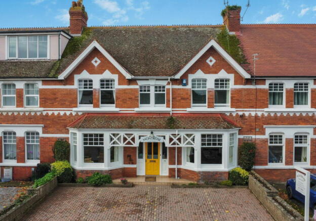 6 bed property, in Montrose Guest House, £525,000