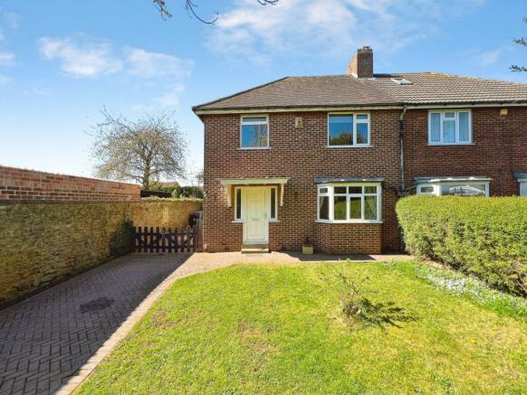 3 bed property, in High Street, £240,000