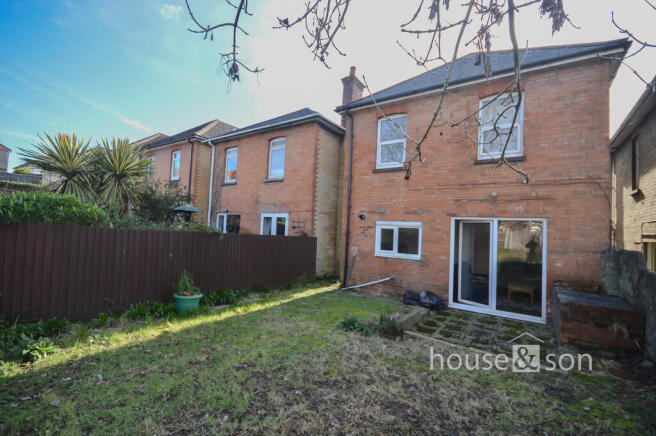 3 bed property, in Pine Road, £340,000