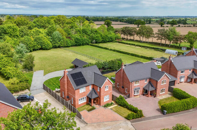 4 bed property, in Church Farm Close, £850,000