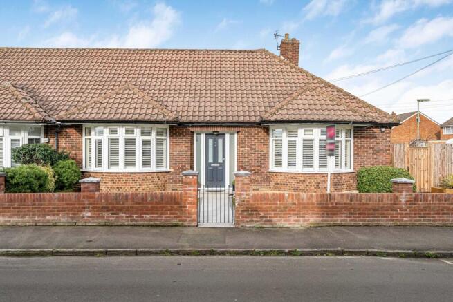 3 bed property, in Chesterfield Road, £600,000