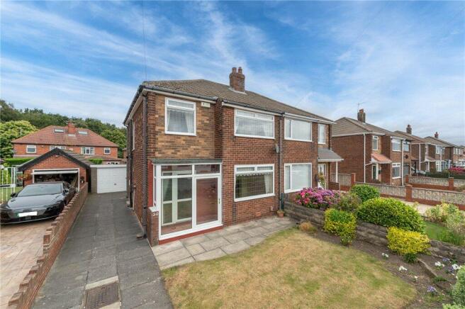 3 bed property, in West Farm Avenue, £260,000