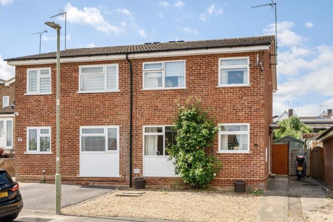 3 bed property, in Banbury, £280,000