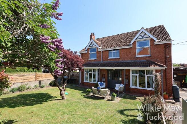 4 bed property, in High Street, £435,000