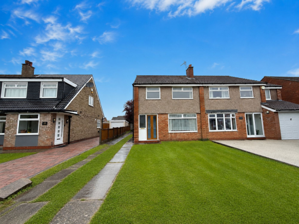 3 bed property, in Waltham Drive, £375,000