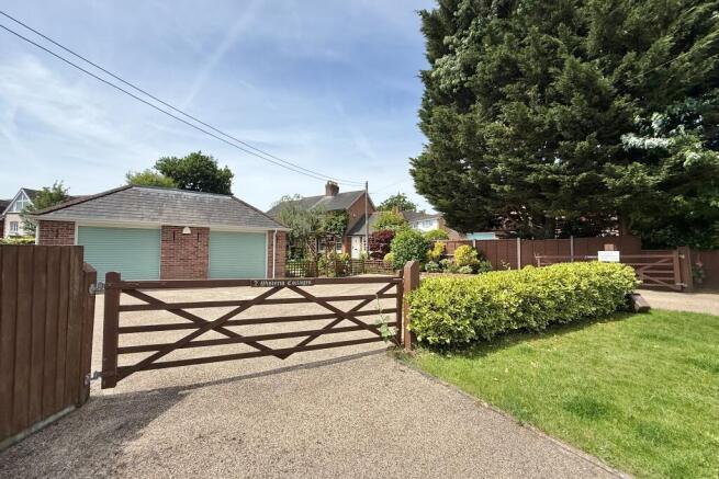 3 bed property, in Bridge Road, £495,000