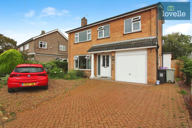 4 bed property, in Elm Drive, £292,000