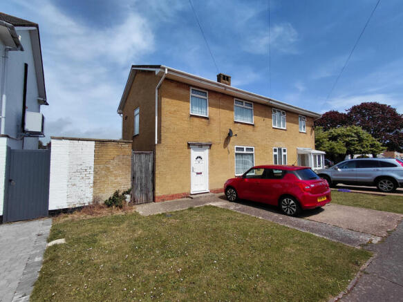 3 bed property, in Barrington Road, £330,000